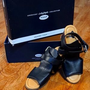 Dr Scholl's black memory foam sandals in size 7m